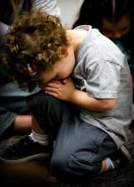 little boy praying